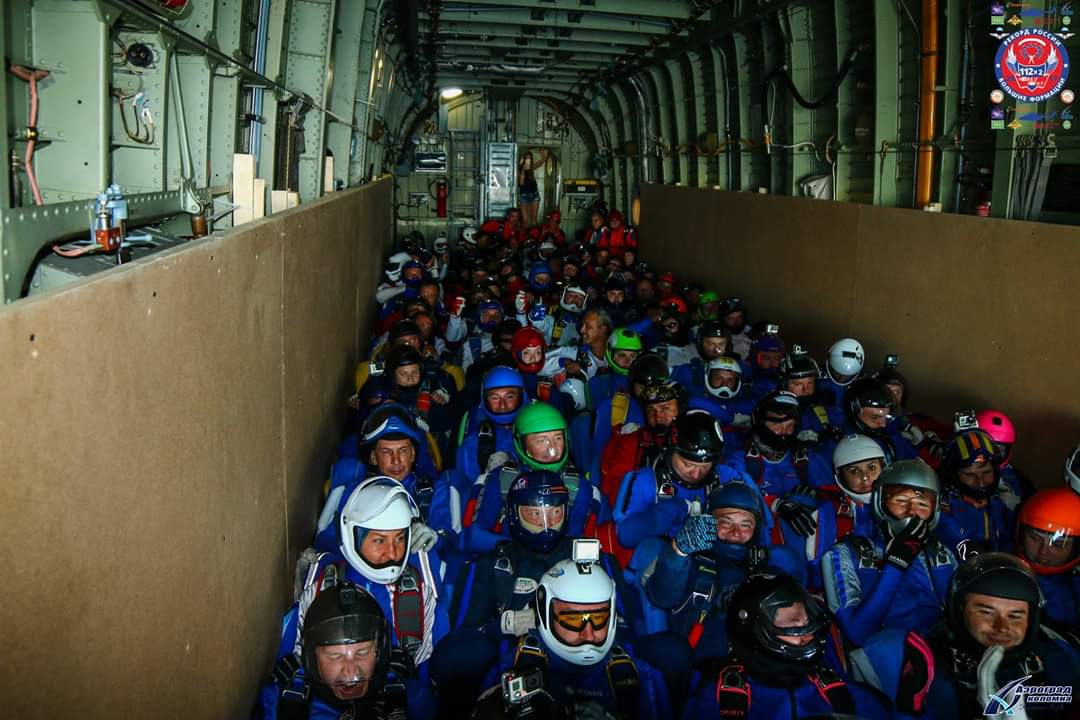 Шагнуть в небо. Честная история про серьезное увлечение парашютным спортом - 11