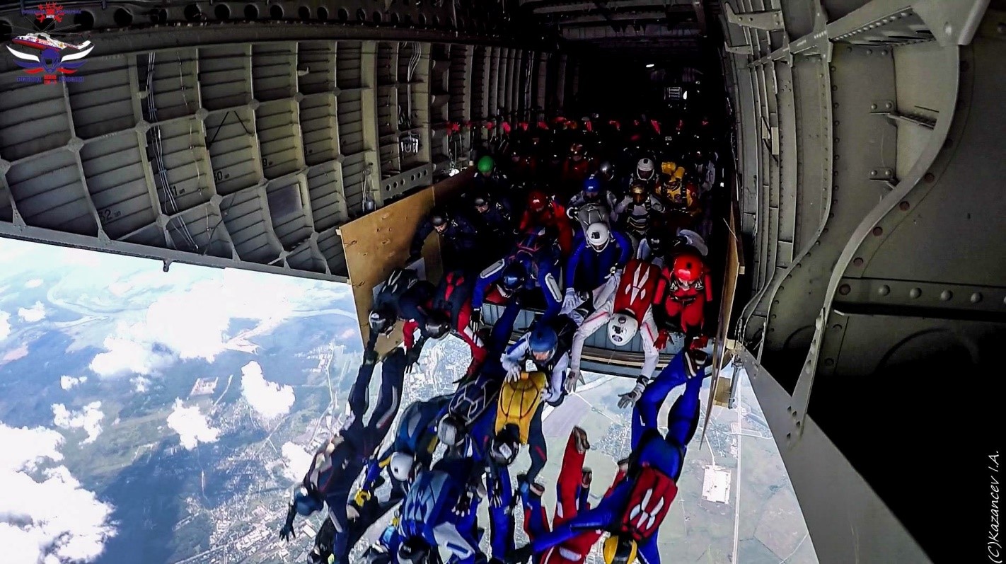 Шагнуть в небо. Честная история про серьезное увлечение парашютным спортом - 13