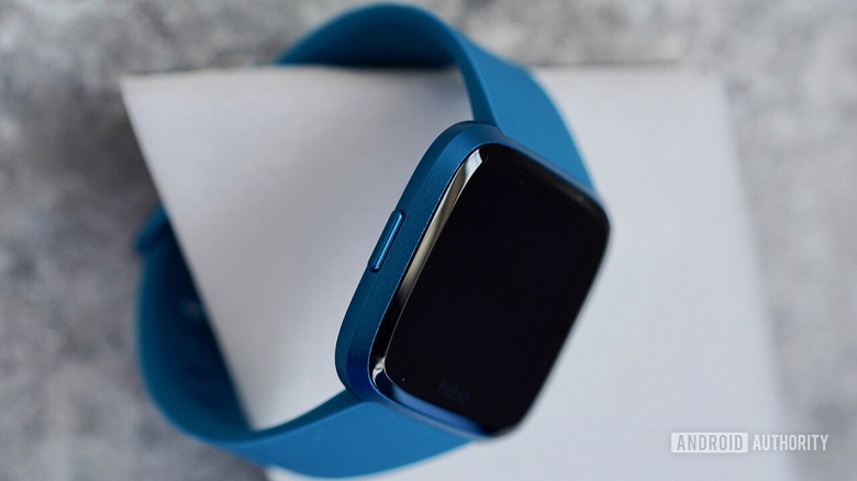 Представлены Fitbit Versa Lite &mdash; вероятно, самые дешёвые умные часы с полноценной операционной системой