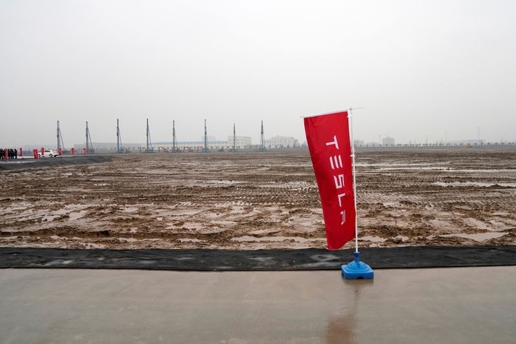 Строительство сборочного завода Tesla в Шанхае будет завершено в мае