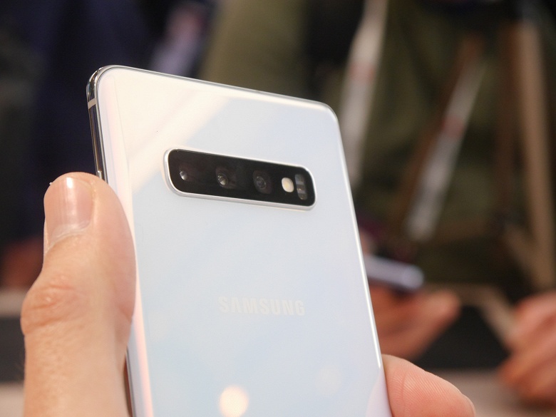 «Это не брак, прочитайте инструкцию». Samsung объяснила мерцающие пиксели на экране Galaxy S10+ - 1 «Это не брак, прочитайте инструкцию». Samsung объяснила мерцающие пиксели на экране Galaxy S10+