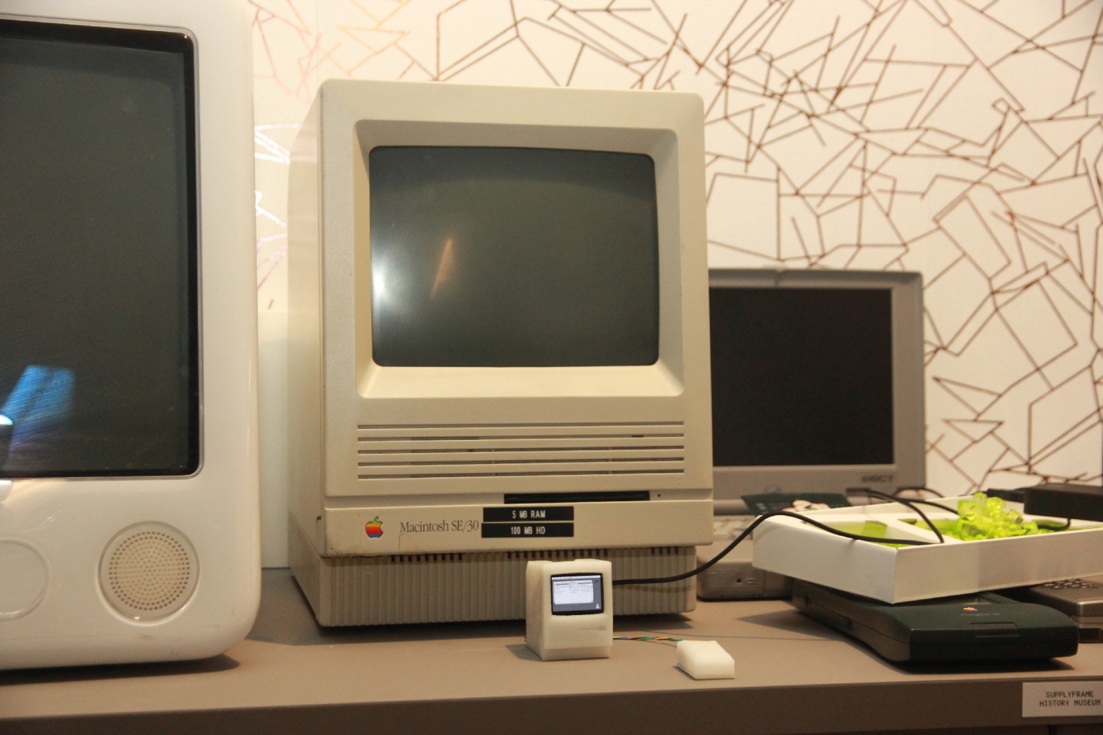 Миниатюрный Macintosh Plus - 21