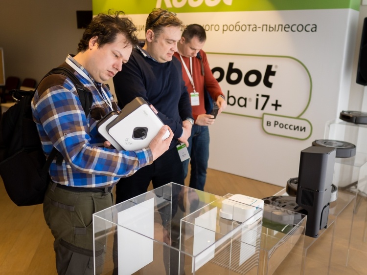 Робот-пылесос iRobot Roomba i7+ «понимает», как лучше производить уборку, и «помнит», где уже убирал