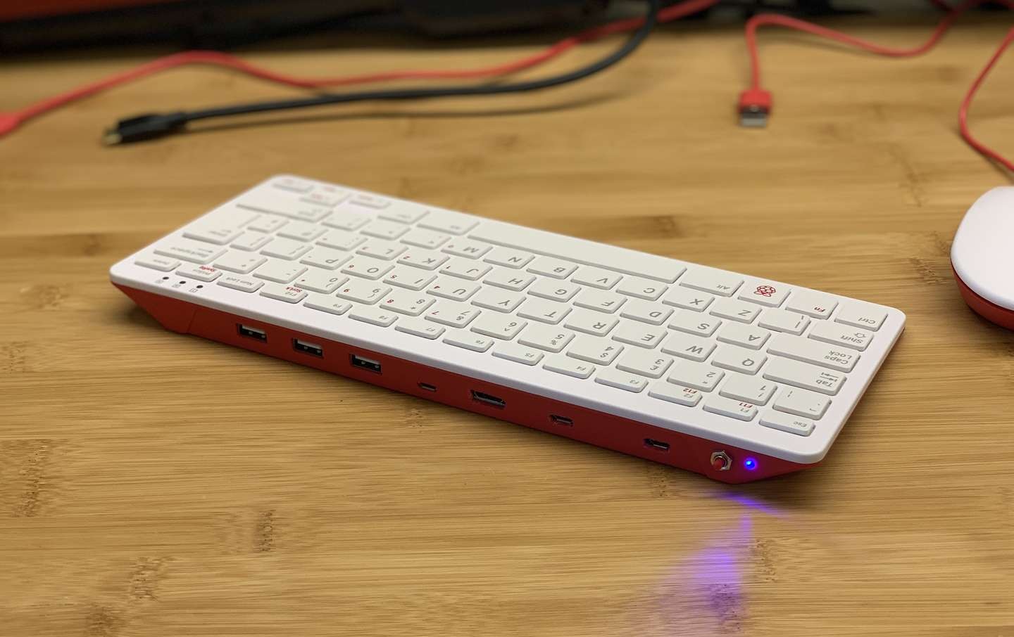Компьютер Raspberry Pi встроили в клавиатуру для него - 1