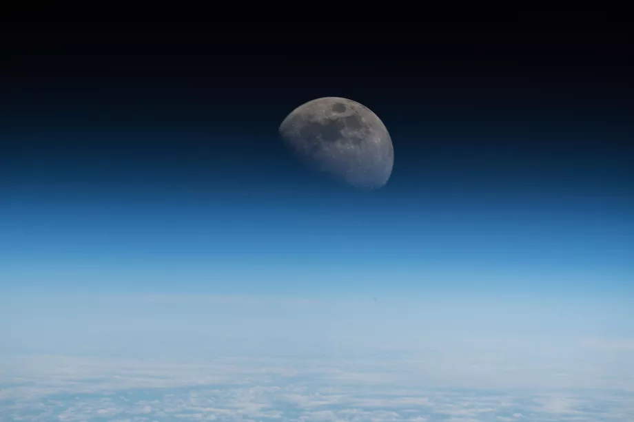 Правительство США планирует отправить людей на Луну уже через 5 лет - 1