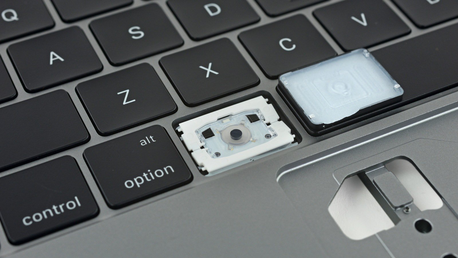 Apple не смогла решить проблемы с клавиатурами MacBook - 1