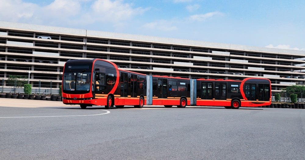 Представлен самый длинный электрический автобус