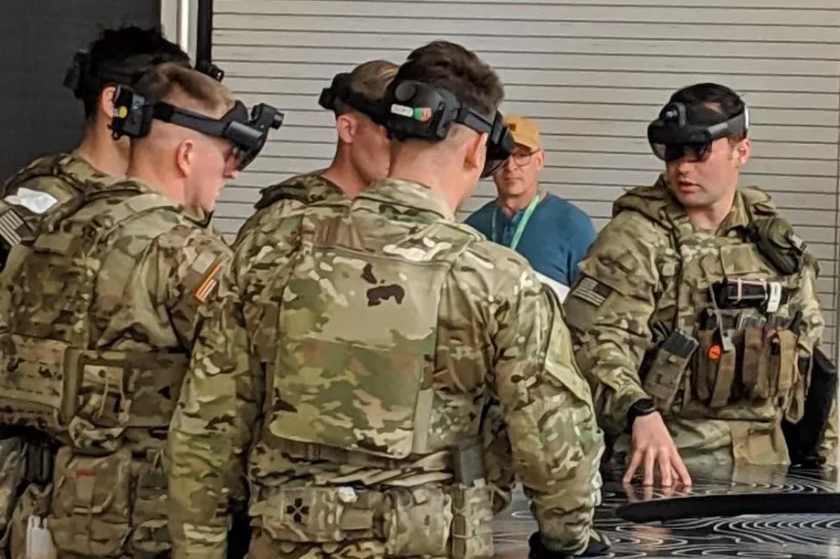 Американские военные берут на вооружение видеоочки Microsoft Hololens - 1