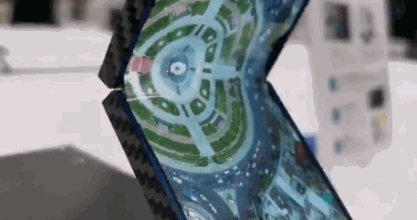 Выдерживает 300 000 сгибаний. Sharp показала свой складной смартфон