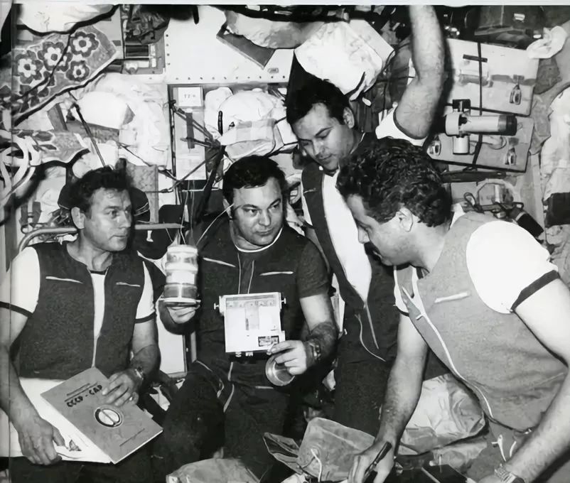 Интервью с космонавтом Александром Лавейкиным о космическом кино, перегрузках в 20 единиц и мягкой посадке - 4 image