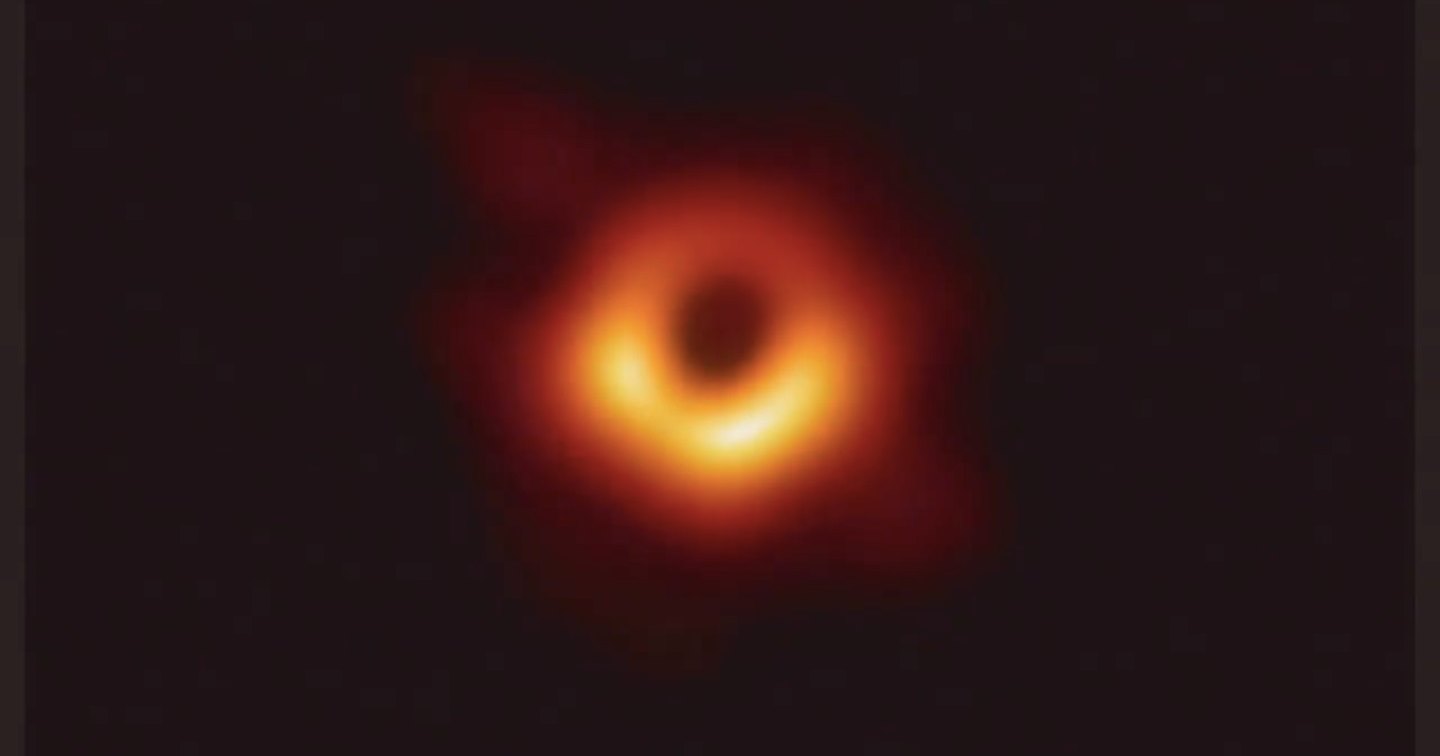 Сделана первая в истории фотография чёрной дыры