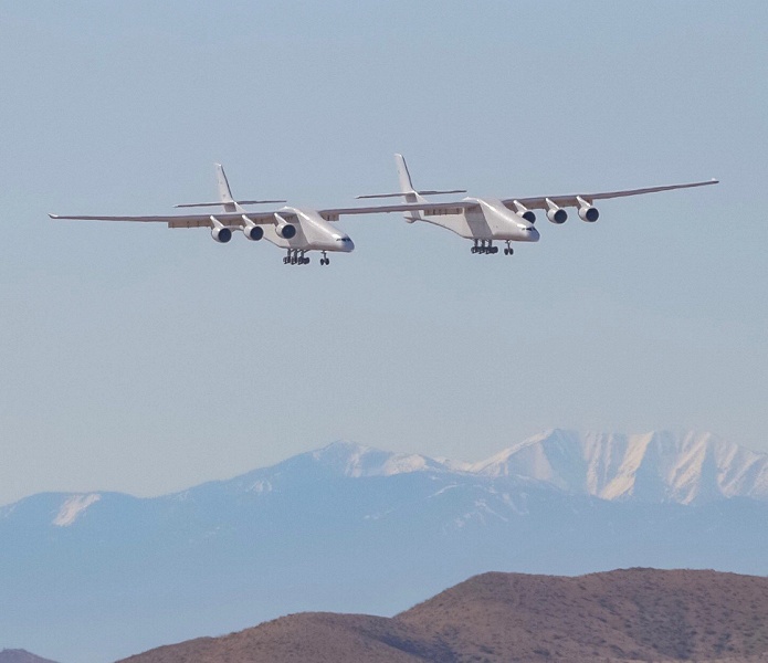 Гигантский двухфюзеляжный самолёт Stratolaunch совершил свой первый испытательный полёт