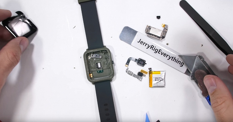 Блогер JerryRigEverything решил проверить слухи относительно проблем с часами Xiaomi Amazfit Bip