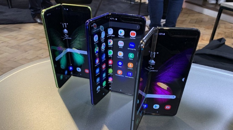 Гибкий смартфон Samsung Galaxy Fold нужно обновить при первом включении