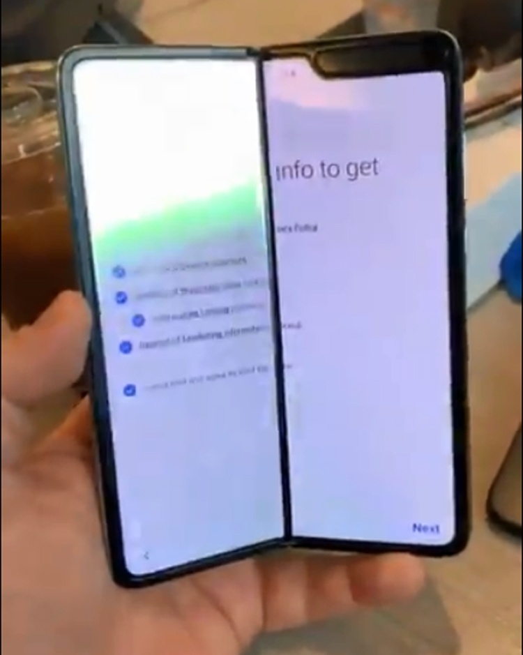 Samsung Galaxy Fold ломается у обозревателей спустя пару дней после начала использования