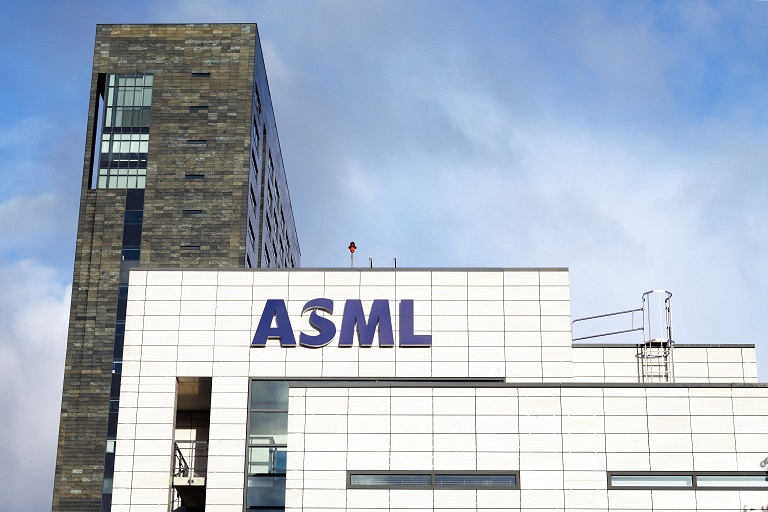 За минувший квартал компания ASML продала 48 литографических систем