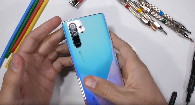 Флагман Huawei P30 Pro оказался намного прочнее P20 Pro