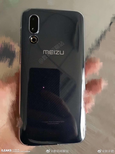 Фото дня: рабочий смартфон Meizu 16S в руках пользователя
