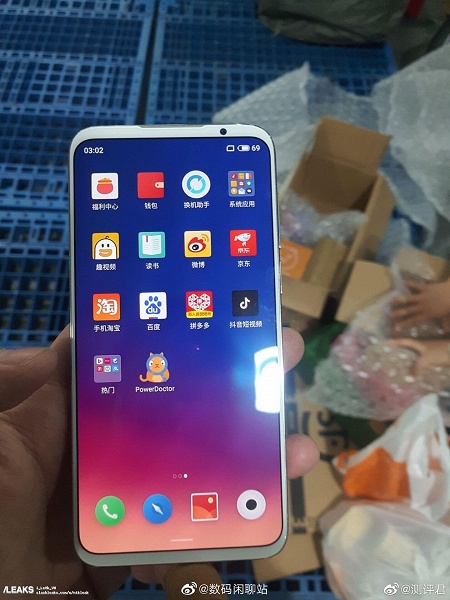 Фото дня: рабочий смартфон Meizu 16S в руках пользователя - 1 Фото дня: рабочий смартфон Meizu 16S в руках пользователя