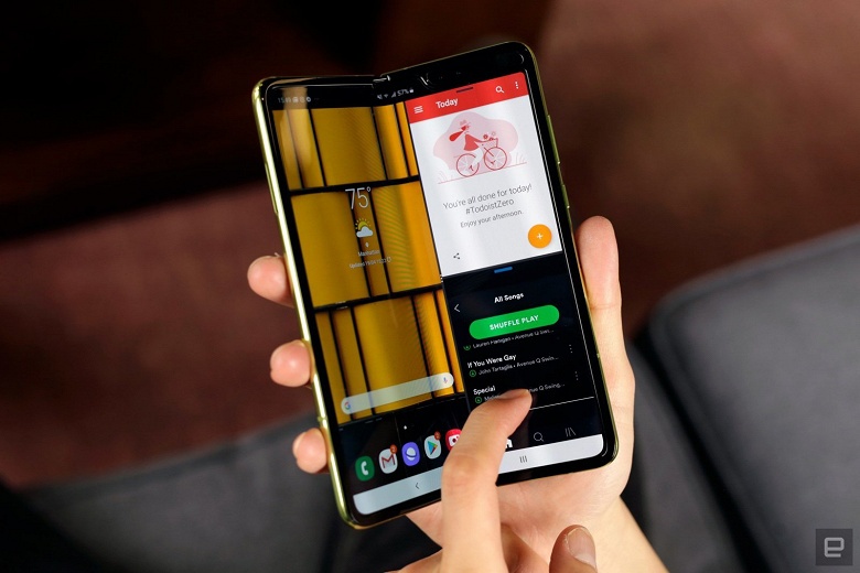 Запуск смартфона Samsung Galaxy Fold отложен минимум на несколько недель