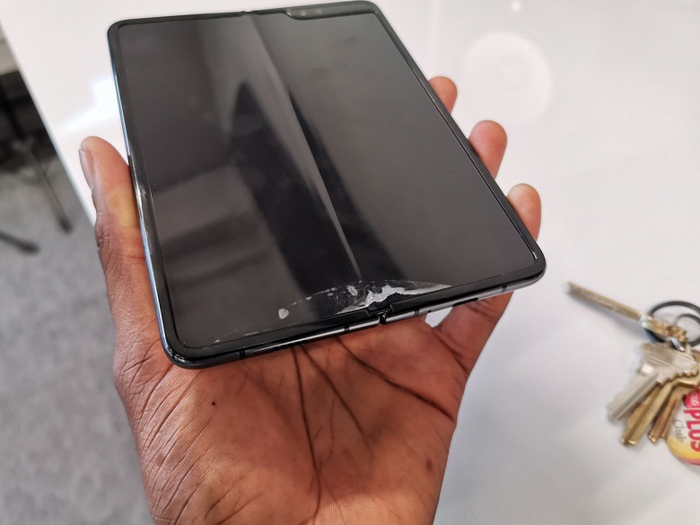 В iFixit объяснили, почему выходят из строя экраны Samsung Galaxy Fold