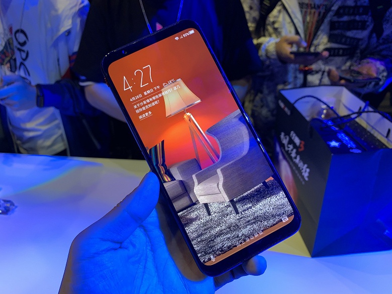 Представлен геймерский смартфон Nubia Red Magic 3: вентилятор в системе охлаждения, экран AMOLED с кадровой частотой 90 Гц, Snapdragon 855 и новый рекорд AnTuTu