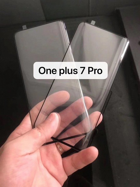 Изогнутый дисплей — флагманский признак. Живые фото подтверждают, что экран OnePlus 7 Pro будет загнут по бокам