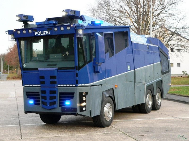 Как строят баррикады?