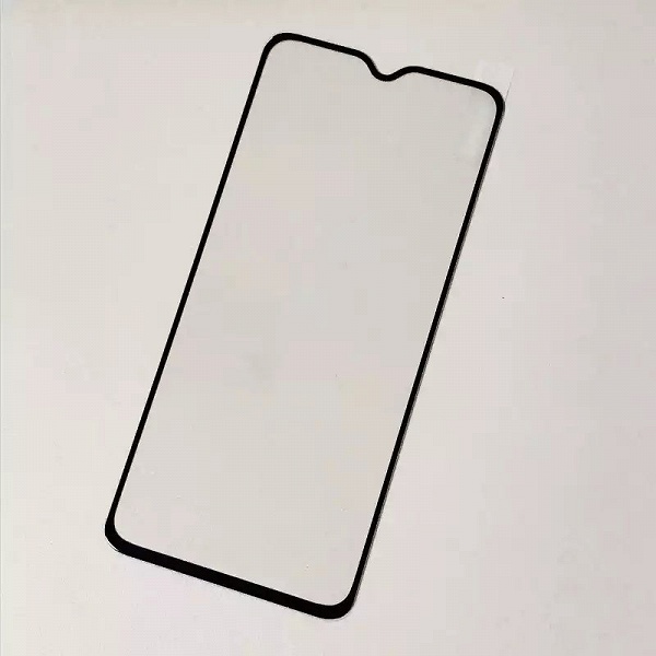 Теперь с вырезом. Появились новые фотографии защитного стекла для OnePlus 7