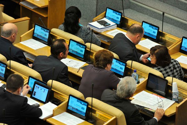 Госдума потратит более 500 000 руб. на чистку 80 планшетов