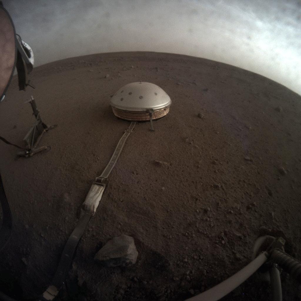 Аппарат «InSight» прислал второе селфи с Марса - 6