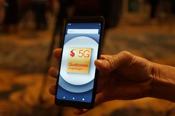 Видео дня: Xiaomi Mi Mix 3 5G справляется с потоковым 8K-видео в сети 5G