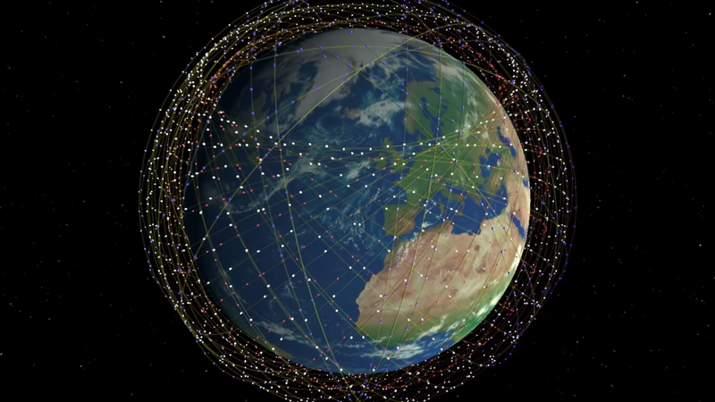 Илон Маск показал 60 интернет-спутников, готовых к запуску