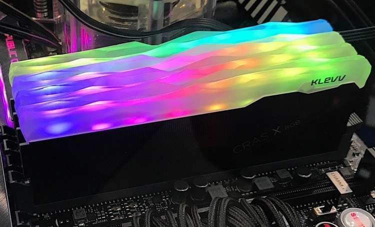 Серию KLEVV CRAS X RGB пополнили комплекты модулей памяти с частотой до 4266 МГц