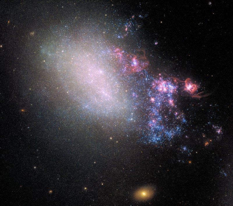 «Хаббл» заснял необычную, «двуликую» галактику - 2
