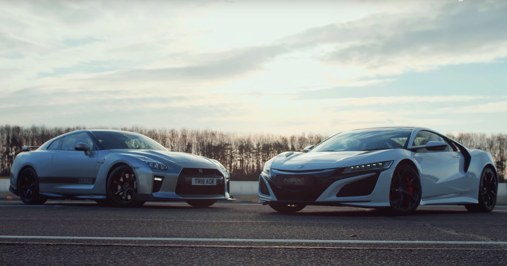 Honda NSX выставили против Nissan GT-R