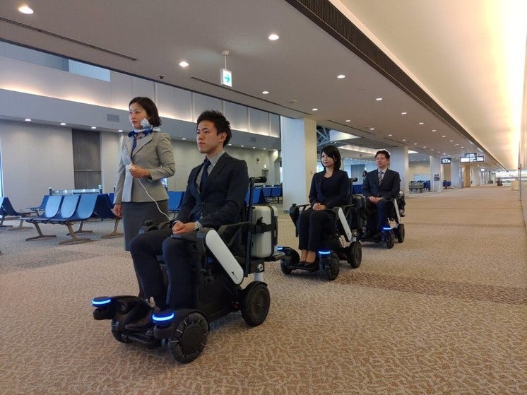 В японском аэропорту протестируют самоуправляемые кресла-коляски