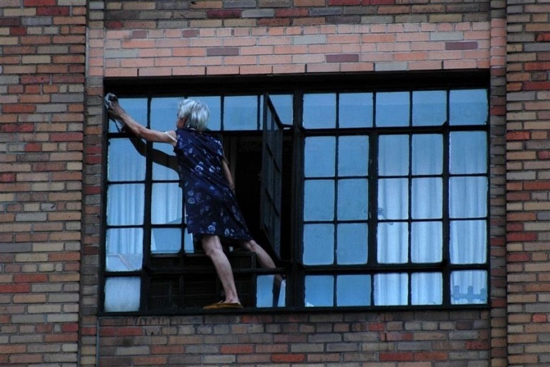 По рельсам за облака: как помыть стекло в небоскребе - 2 image