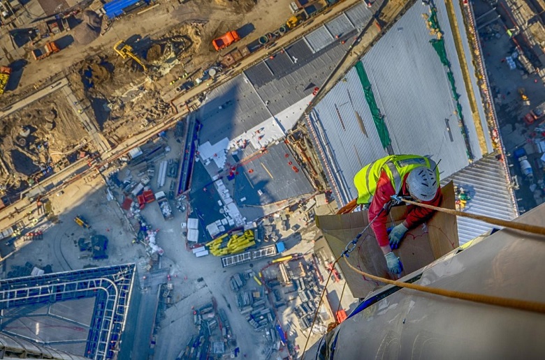 По рельсам за облака: как помыть стекло в небоскребе - 22 image