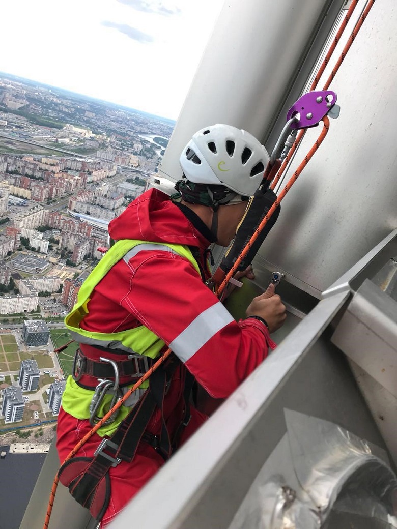 По рельсам за облака: как помыть стекло в небоскребе - 26 image