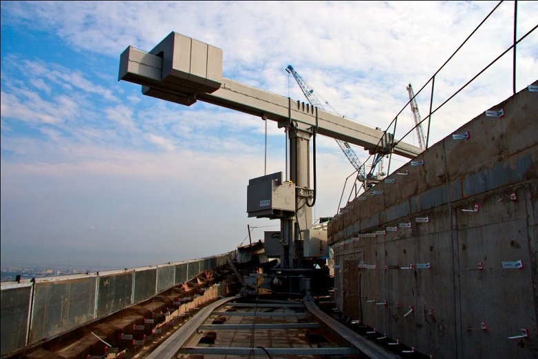 По рельсам за облака: как помыть стекло в небоскребе - 7 image