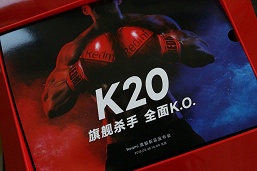 Это не шутка. Журналисты нашли боксерские перчатки в приглашении на презентацию Redmi K20 
