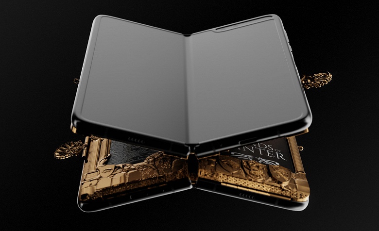 Смартфон за полмиллиона. В России превратили складной Samsung Galaxy Fold в золотую книгу «Игры Престолов»