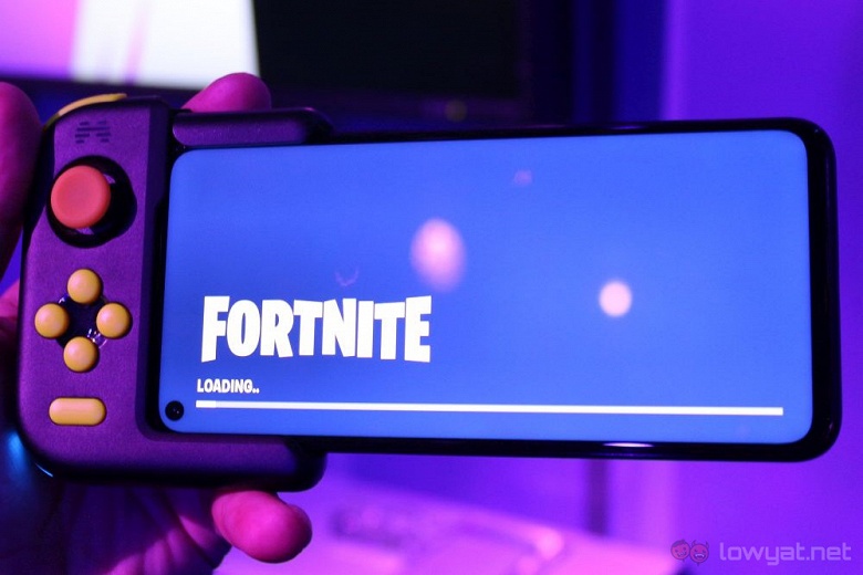 Смартфоны Honor 20 получили эксклюзивную тему оформления Fortnite и беспроводной геймпад, а Honor 20 Pro еще и спецверсию Moschino Edition