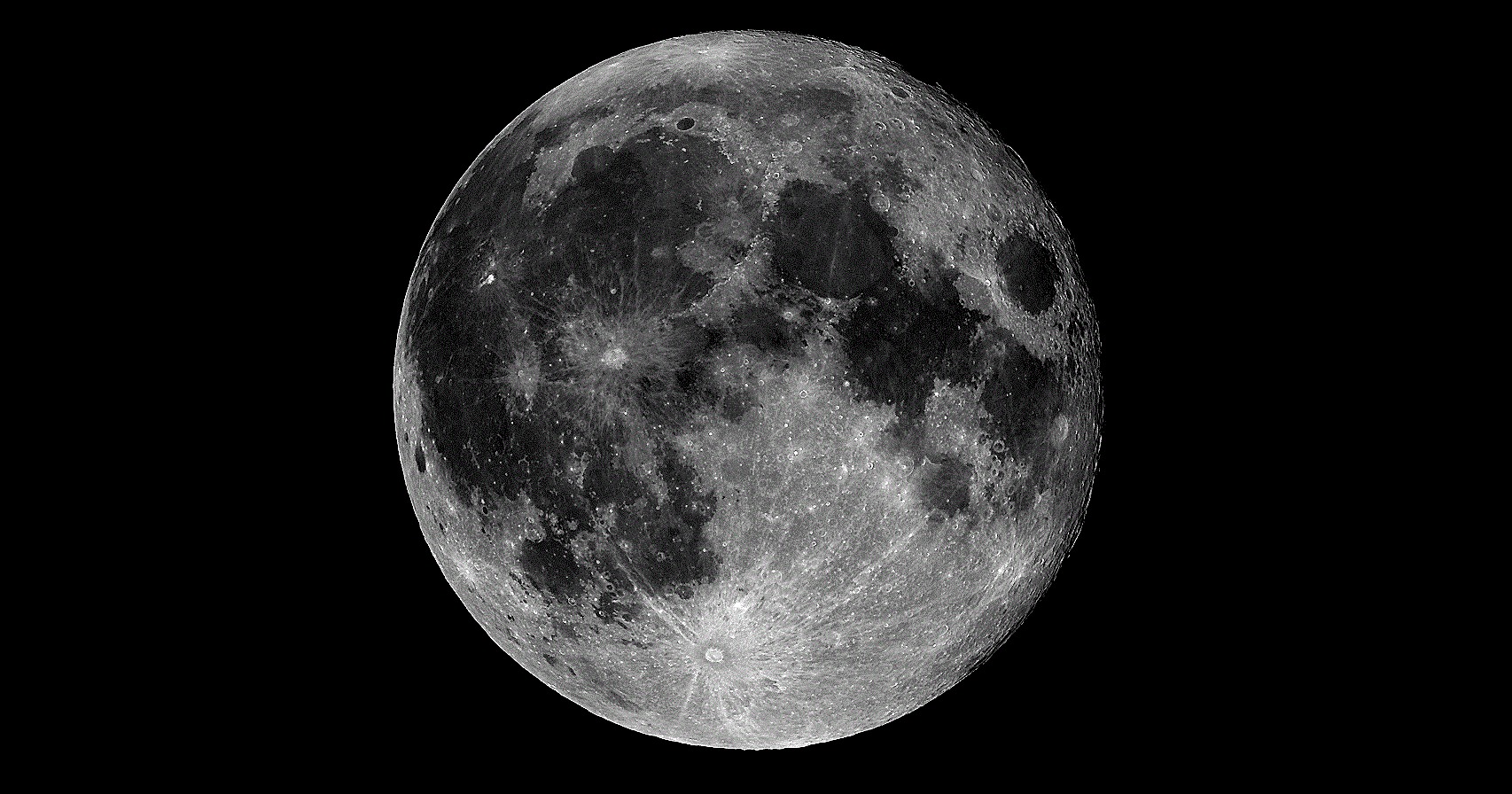 Столкновение с загадочным объектом навсегда изменило Луну