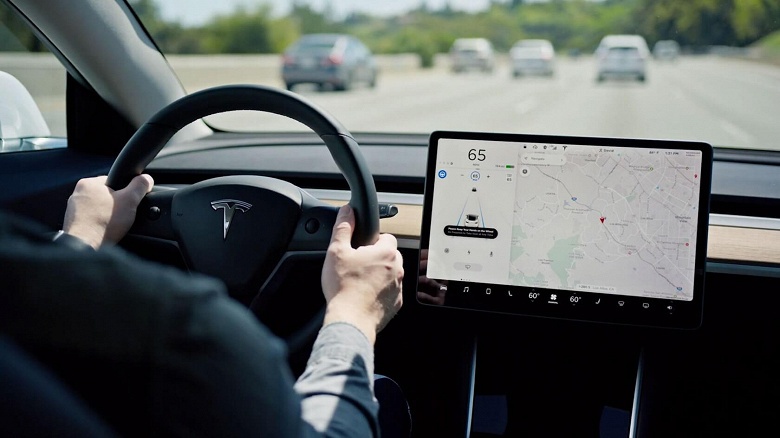 По мнению специалистов Consumer Reports, новая функция автопилота Tesla больше мешает, чем помогает водителю