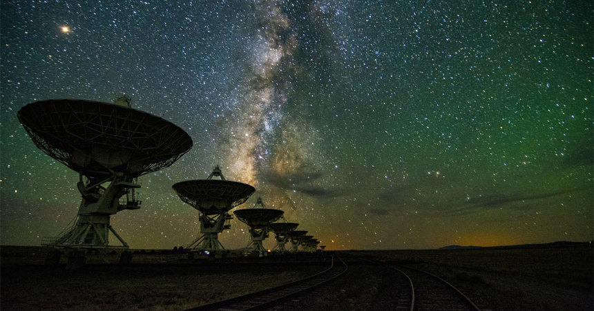 Большие черные дыры могут находиться на периферии небольших галактик Большие черные дыры могут находиться на периферии небольших галактик