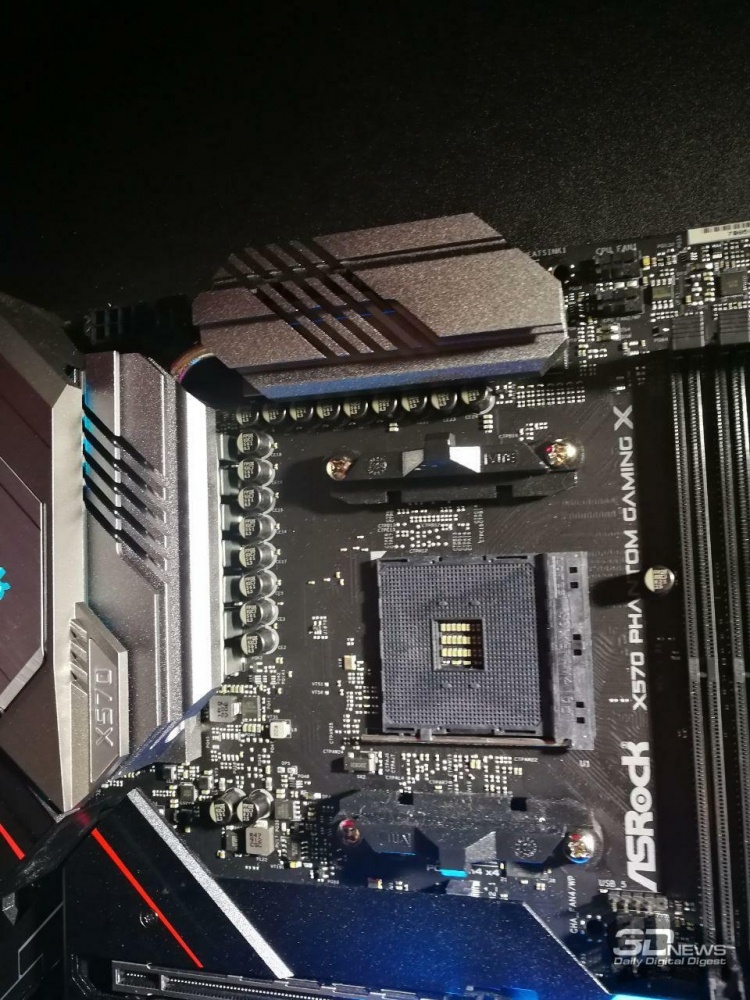 Фото: материнские платы ASRock на базе AMD X570, включая модель с Thunderbolt 3