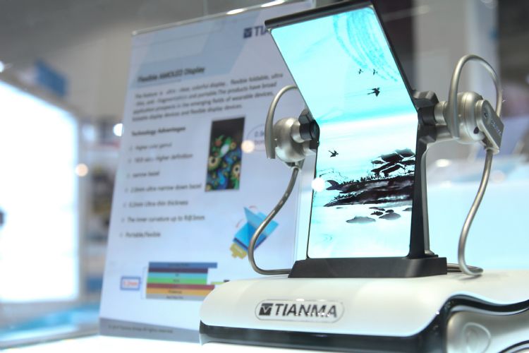 На рынке производителей гибких экранов для смартфонов появился новый игрок. Tianma показала сгибающийся дисплей диагональю 7,4 дюйма