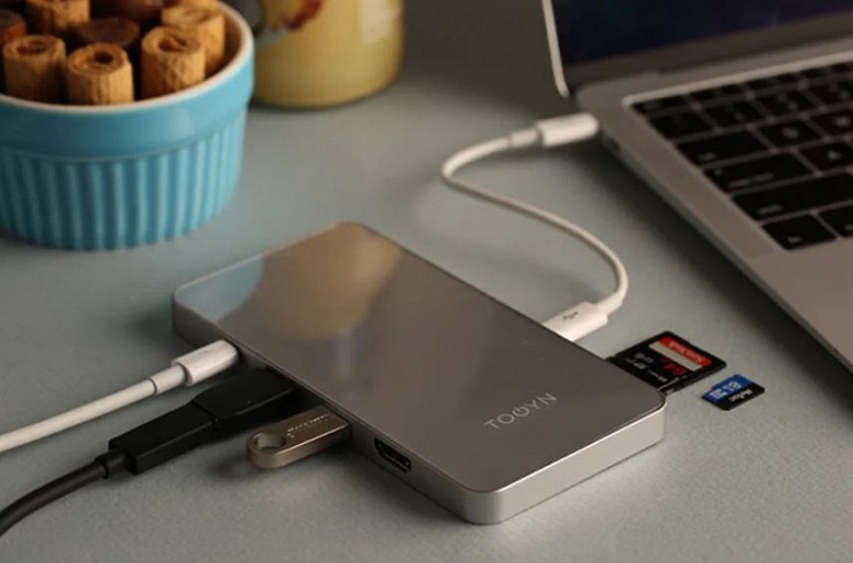 Разработчики называют Tooyn Charger самым тонким в мире зарядным устройством для MacBook с функциями концентратора USB-C и беспроводной зарядки